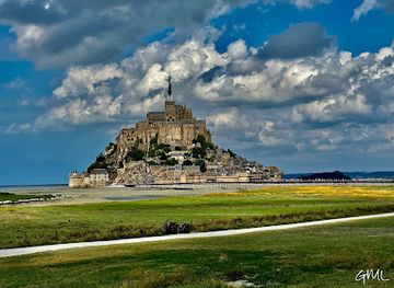 france/mont-saint-michel/nightclub/passerelle-d-acces-au-mont-saint-michel
