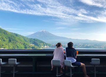 japan/mount-fuji/nightclub/moon-dance