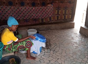 benin/ouidah-beach/nightclub/maman-portable