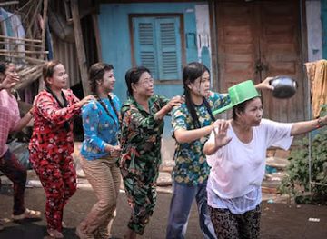 cambodia/kampong-thom/nightclub/