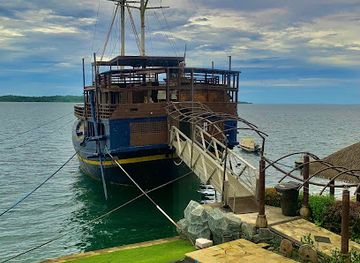 micronesia/outer-islands-of-yap/nightclub/manta-ray-sv-mnuw