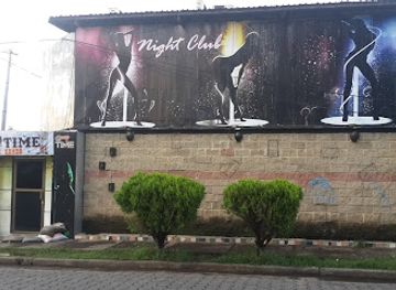 nicaragua/managua/nightclub/venta-de-bananos