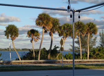 florida/sebastian-inlet-state-park/nightclub/rosie-s-bottoms-up