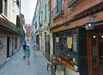 italy/venice/castello/nightclub/para-comeri