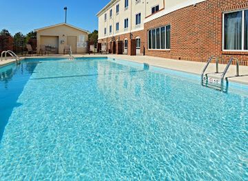 alabama/talladega-national-forest/nightclub/holiday-inn-express-suites-talladega-an-ihg-hotel