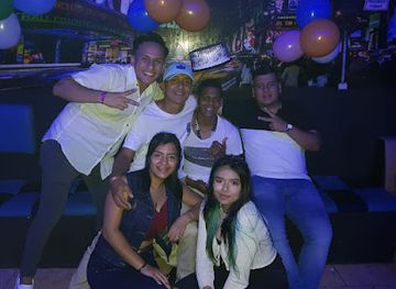 ecuador/guayaquil/malecon-2000/nightclub/the-coco-band