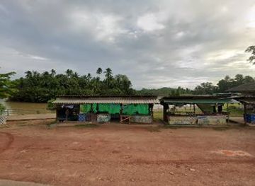 thailand/chumphon/nightclub/chiw-to-rimnam-tha-thrai-swi