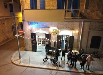 italy/bari/santo-spirito/nightclub/pub-bari-ex-salumeria-food-beer