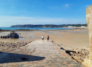 jersey/la-corbiere-lighthouse/nightclub/old-smugglers-inn