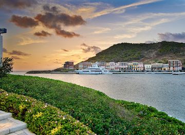saint-vincent-and-the-grenadines/tobago-cays-marine-park/nightclub/sandy-lane-yacht-club-and-residences