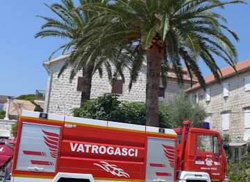 montenegro/perast/nightclub/d-v-d-bogoljub-brezic