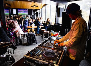 australia/snowy-mountains/nightclub/schuss-bar