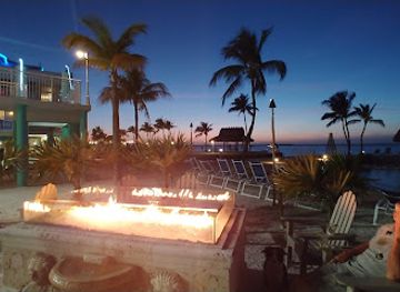 florida/key-largo/nightclub/breezer-s-tiki-bar