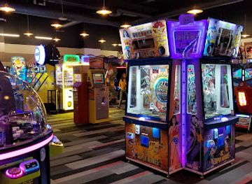 california/manteca/nightclub/bowlero-manteca