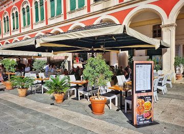 croatia/split/old-town/nightclub/schreckliches-restaurant-ohne-namen