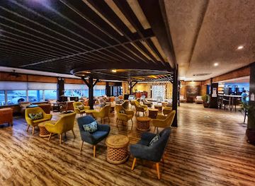 Salon Vallee De Mai first, business class lounge
