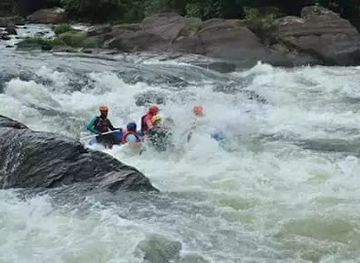 sri-lanka/kitulgala/nightclub/black-diamond-adventure-club