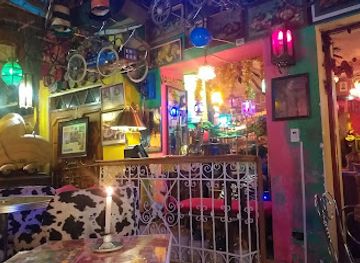 bolivia/lake-titicaca/nightclub/la-costilla-de-adan