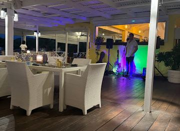 saint-kitts-and-nevis/pinney-s-beach/nightclub/mango