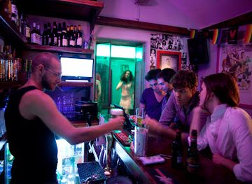 Video pub gay bar