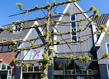 netherlands/volendam/nightclub/pop-en-cultuurhuis-px