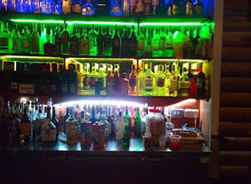saint-vincent-and-the-grenadines/saint-george/nightclub/tree-bar