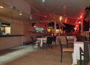 trinidad-and-tobago/tobago/nightclub/waves-restaurant-bar