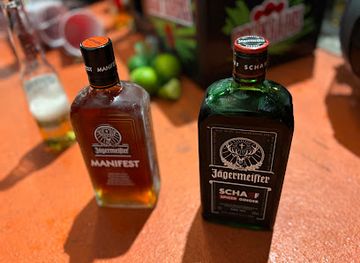 netherlands/zaanse-schans/nightclub/t-randje