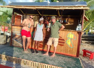 barbados/speightstown/nightclub/barefoot-in-the-bar