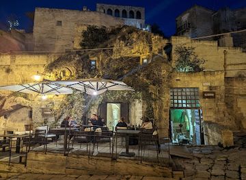 italy/matera/sasso-caveoso/nightclub/radino-wine-bistrot-cigar-room