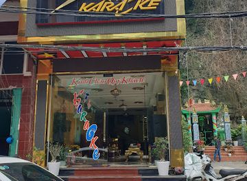 vietnam/cat-ba-island/nightclub/karaoke-star