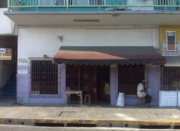jamaica/montego-bay/rose-hall/nightclub/club-discreet-wholas-bar