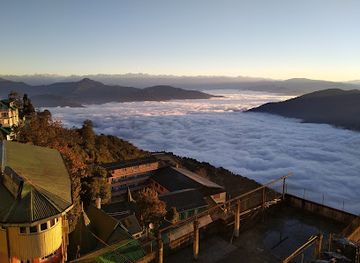 india/darjeeling/tiger-hill/nightclub/new-lion-gate-hotel-restaurant-bar