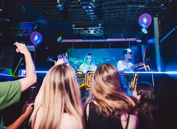 Round 6 Bar & Night Club