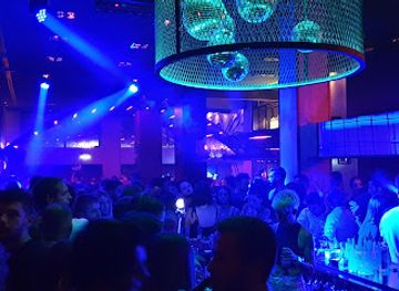 greece/thessaly/nightclub/people