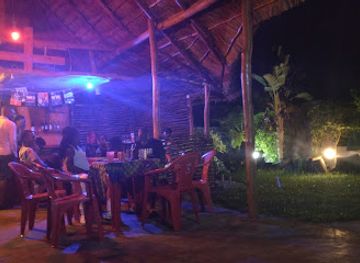 mozambique/vilanculos/nightclub/jenny-s-bar-restaurant-guest-rooms