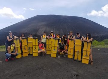 nicaragua/leon-volcano-boarding/nightclub/volcano-day-nicaragua