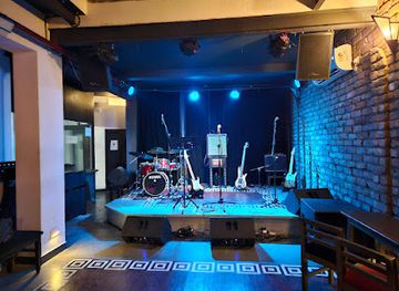 india/kolkata/ballygunge/nightclub/skinny-mo-s-jazz-club