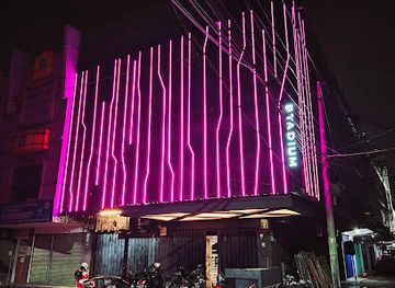 indonesia/surabaya/gubeng/nightclub/stadium