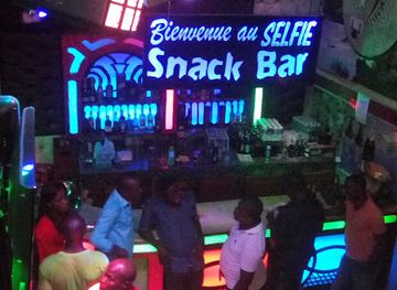 cameroon/bertoua/nightclub/le-selfie
