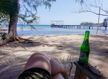 honduras/utila/nightclub/blue-bayou-beach-bar