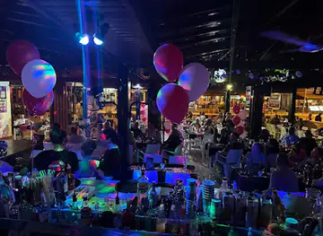 Diamonds Showbar - Cabaret & Live Music Venue
