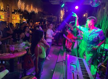 vietnam/vung-tau/front-beach/nightclub/peace-and-love-bar