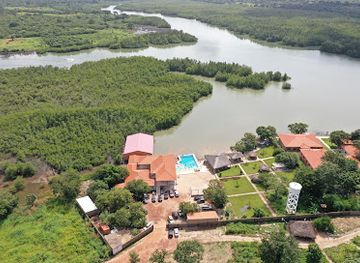 guinea-bissau/cufada-lagoons-natural-park/nightclub/canafistra-crescendo-a-beira-rio