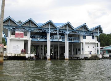 brunei/kampong-ayer/nightclub/water-village-settlement-kampong-ayer