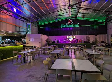 malaysia/langkawi/nightclub/bottle-glass-garden-cafe