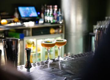 guernsey/moulin-huet-bay/nightclub/canvas