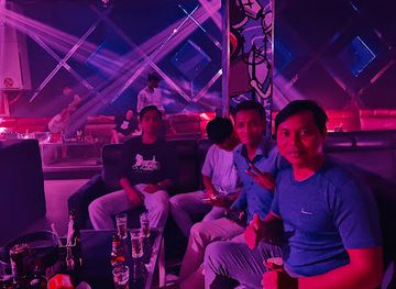 cambodia/phnom-penh/toul-tom-poung/nightclub/river-line-club