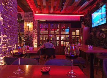 albania/gjirokaster/nightclub/babameto-2-cocktail-bar-restaurant