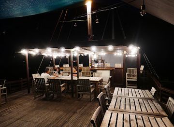 micronesia/yap/nightclub/manta-ray-sv-mnuw